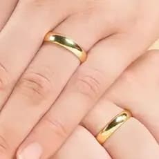 Kit 2 Alianças Douradas em Aço Inoxidável 4mm – Anéis de Casamento/ Noivado e Uso Diário - WL