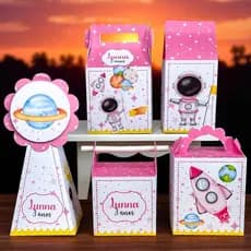 KIT FESTA ASTRONAUTA ROSA ,Personalizado, pegue e Monte Lembrancinhas - Aniversário - Caixinha Personalizadas - papelar
