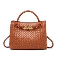 ✨ CHIQUE ✨  Olha essa bolsa trançada, chique e elegante 😱 Já está disponível na nossa loja!!! NÃO PERCAAAA!!! ✨