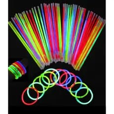 Kit 100 Unidades Pulseiras Neon  Fluorescente P/Festa Coloridas Brilha no Escuro com Conectores