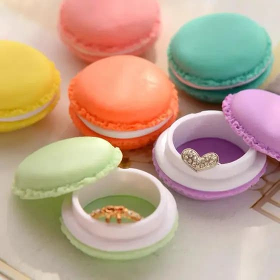kit 5 caixinha de plastico em forma de macaron,  decorações de festa doce, bijuterias e outros pequenos itens