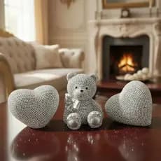 Enfeite Urso Luxo Com Coração Em Resina Nobre Decorativo Com Strass Brilhante