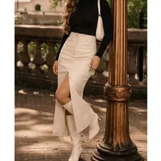 Saia de Couro Sintético Longa com Fenda e Bolso Midi Elegante Social Esporte Fino