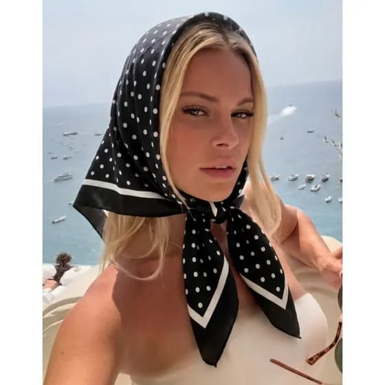 Lenço de Cetim 90x90 Feminino Grande Quadrado Estilo Seda Bandana Cachecol Echarpe Cabelo Praia Moda