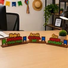 Kit 3 Placas Juninas para Decoração de Mesa Corporativa