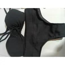 biquini preto con textura moda ´praia