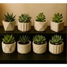 KIT 4 E 8 UNIDADES DE VASINHOS DECORATIVOS DE GESSO, CACTUS E PLANTAS ARTIFICIAS.