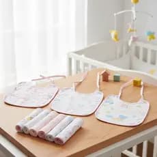 Kit com 3 Babador Flanelado e Plastificado e 6 Paninho Fraldinha de Boca Babete Enxoval Chá de Bebê