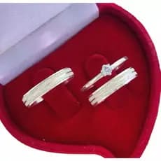 Par de Aliança de Namoro Casamento Prata Brilhante Diamantada Canal com linha fina 4mm.