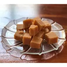 Doce leite puro da fazenda em pedaços
