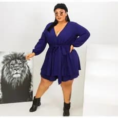macaquinho shorts saia manga longa em tecido duna plus size