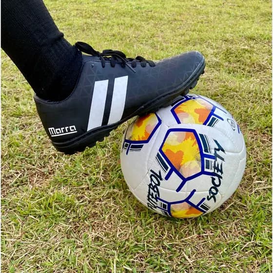 Tênis Chuteira Society Costurada M-1 cor Preto/Branco Super Reforçada Tênis Futebol Quadra Society Adulto Unissex