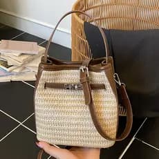 Bolsa artesanal tecida para mulheres, nova bolsa de palha de nicho, tendência de verão 2026, bolsa de ombro e transversa