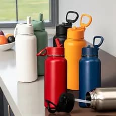Garrafa Térmica 900ML Inox Bico Flip Com Canudo  Tampa Rosqueavel e Alça de Transporte Acoplada Água