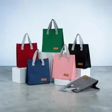 Lancheira Térmica 6L Bolsa para Almoço Oxford Com Interior Alumínio Velcro e Placa Couro Sintético