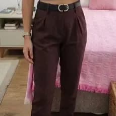 Calça Cenoura Imitação De Linho Com Ziper Na Perna