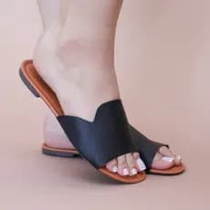 Sandália Feminina Rasteira Confortável Rasteirinha Tira Preta Elegante Slide Facha Preto Feminino Relevo Plana