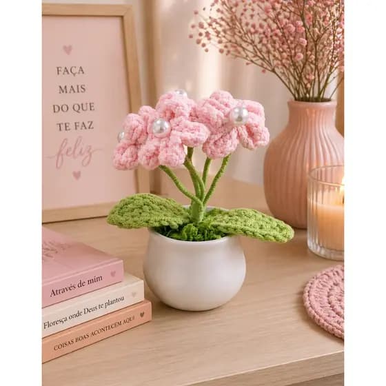 Flor Decorativa Em Crochê Com Vaso Plástico 10cm - Sortida Dia das Mães Presente Dia dos Namorados