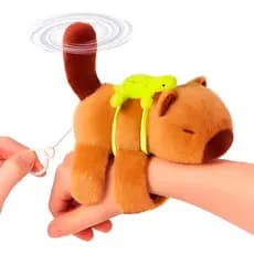 Capivara De Braço Gira O Rabo Brinquedo Pelúcia Filó Mochila Brinquedo Divertido