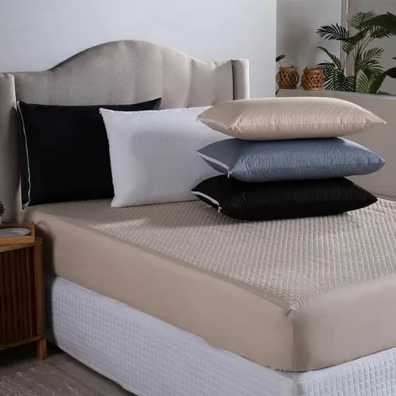 Kit 2 Porta Travesseiros Impermeáveis 70x50 com Zíper – Microfibra 170 Fios Matelado Ultrassônico