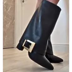 Bota Feminina Vizzano Cano Médio Salto Bloco 10cm com Fivela Napa Preta – Inverno 2026 - Conforto
