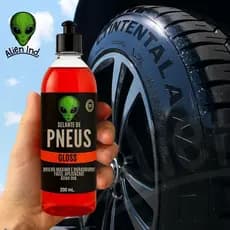 Pretinho Selante De Pneus Gloss Alien Ind Não Sai Com Água Brilho Molhado Alto Rendimento 200Ml