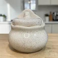 Saleiro Pequeno De Cerâmica Chapisco Creme Decorado a Mão Decoração Cozinha Saleiro De Parede