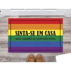 Tapete Capacho Decorativo Entrada Porta Sala Sinta-se em casa, mas lembre-se que não está LGBTQIA+