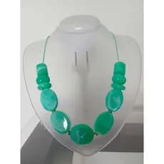 Colar sofisticado cordão e pedras resinadas elegante - versátil