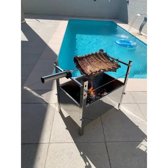 Churrasqueira Portátil Inox com Espeto Giratório a Pilha para Costelão 6kg 60x45cm