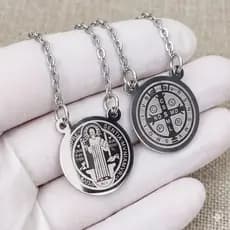 Medalha de São Bento Colar Feminino e Masculino Inoxidável
