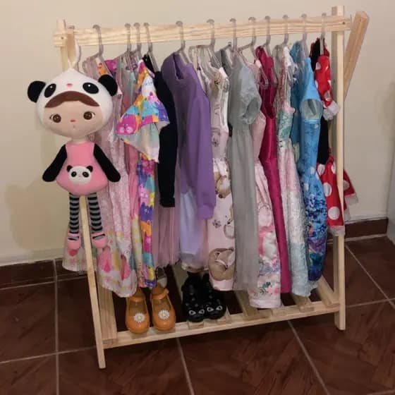 Arara Para Roupas Infantil Montessori Com Prateleira Pra Quarto e casinha de jardim