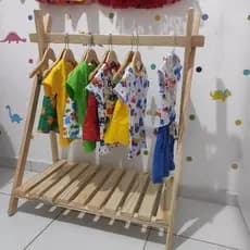 Cabideiro Infantil Arara de Roupas Montessori Para Crianças Com Prateleira