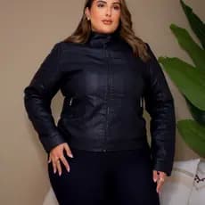 Jaqueta em couro sintetico peluciada por dentro toca removivel plus size G1 G2 G3 feminina