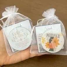 Kit 10 Mini Velas Aromáticas na Latinha para Lembrança dia Da Mulher