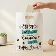 Kit 50 Sacolas Plásticas Decoradas com Frases – Premium para Loja, Delivery e Presentes