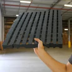 Pallet Piso Plástico Preto Estrado Vazado 50x50cm Kit 4/6/10/12un Encaixe Modular Drenagem Palete