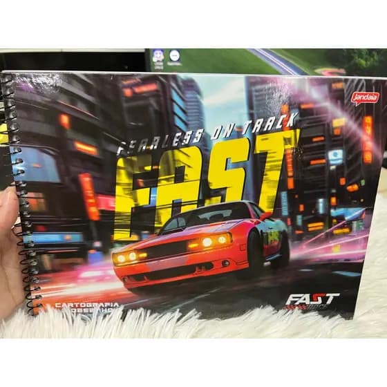 Caderno de Desenho e Cartografia Capa Dura 80 Fls Carros Fast Race Oferta
