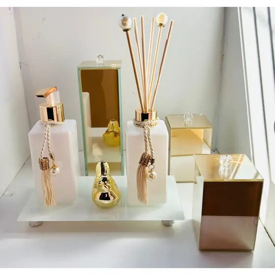 Kit Lavabo Luxo Branco e Dourado Completo  Difusor saboneteira porta escova  algodão cotonete bandeja