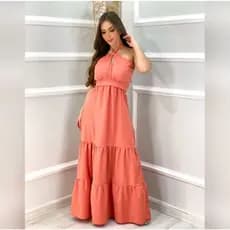 Vestido longo coral. Vestido rodado fluido. Vestido coral. Vestido rodado. Vestido de festa. Vestido casual.