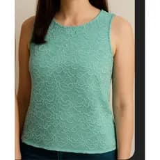 Blusa feminina. Regatinha com renda chantilly