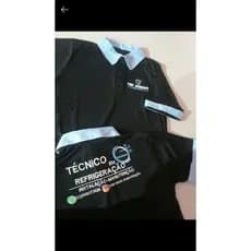 Camisa polo malha fria personalizada com sua logomarca ou nome bordado em frente e costas.