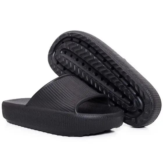chinelo tipo nuvem macio anatômico. chinelo para o dia a dia ou descanso dos pês