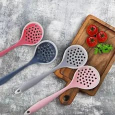 Escumadeira Silicone vazada 28,5cm para altas temperaturas.