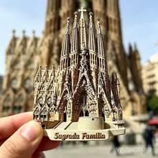 Ímã de Geladeira: Vista em Miniatura da Sagrada Família em Barcelona, Espanha - Lembrança Turística, Adesivo Magnético 3