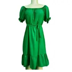 Vestido em promoção peça de luxo com babado lastex e cinto