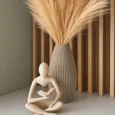 Kit Escultura Leitor + Vaso Decorativo – Ideal para Plantas Artificiais e Arranjos Decorativos