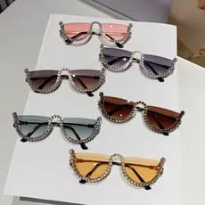 Óculos de sol elegantes e personalizados com meio aro de metal e diamante