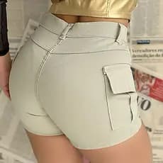 SHORTS CARGO AREIA SARJA FEMININO CINTURA ALTA MODELA BUMBUM LINHA PREMIUM BOLSOS LATERAIS FASHION