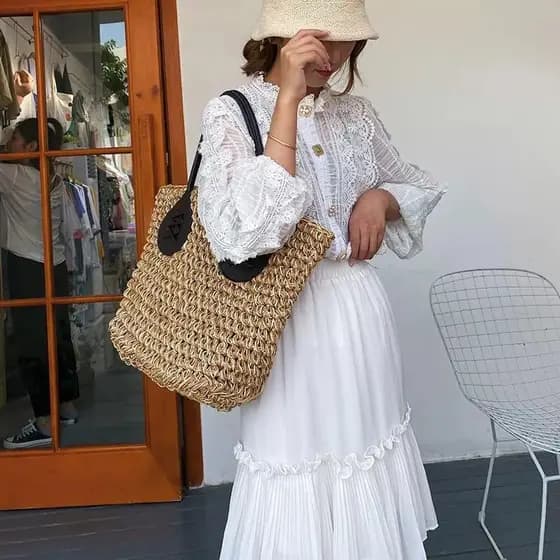 Bolsa feminina palha natural. bolsa de ombro para praia, piscina e lazer. Bolsa espaçosa e forrada.
